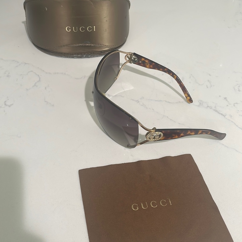 Gucci Oversized around Crystal GG shield glasses